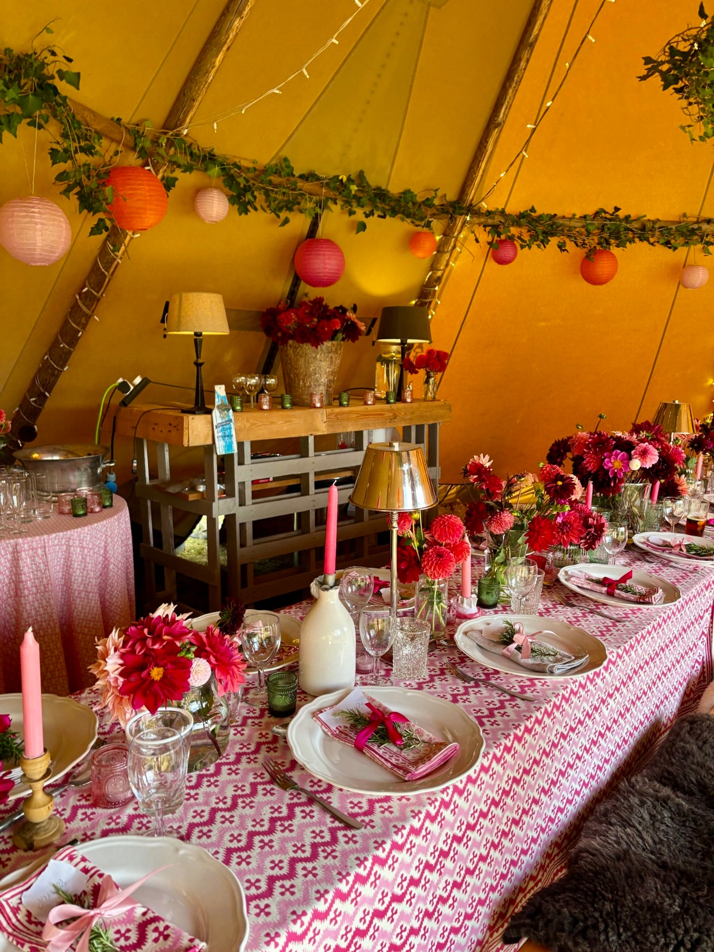 PINK ZIG ZAG TABLECLOTH