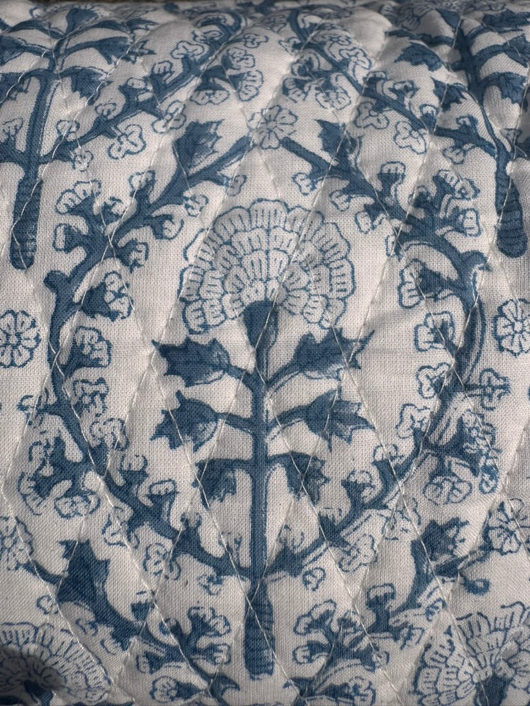 BLUE REVERSE TRELLIS MAKEUP BAG