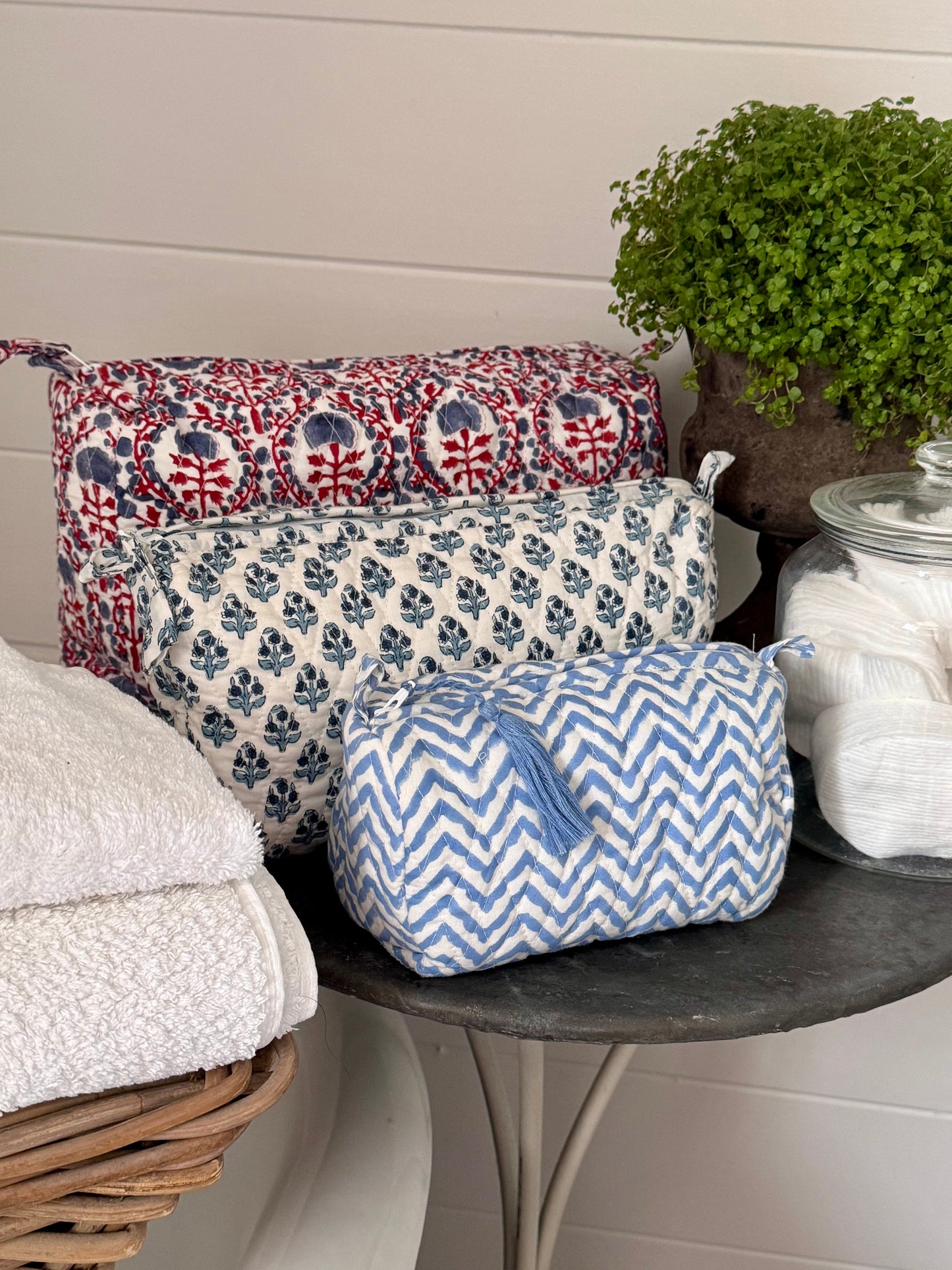 GIANT BLUE AND RASPBERRY TRELLIS WASH BAG