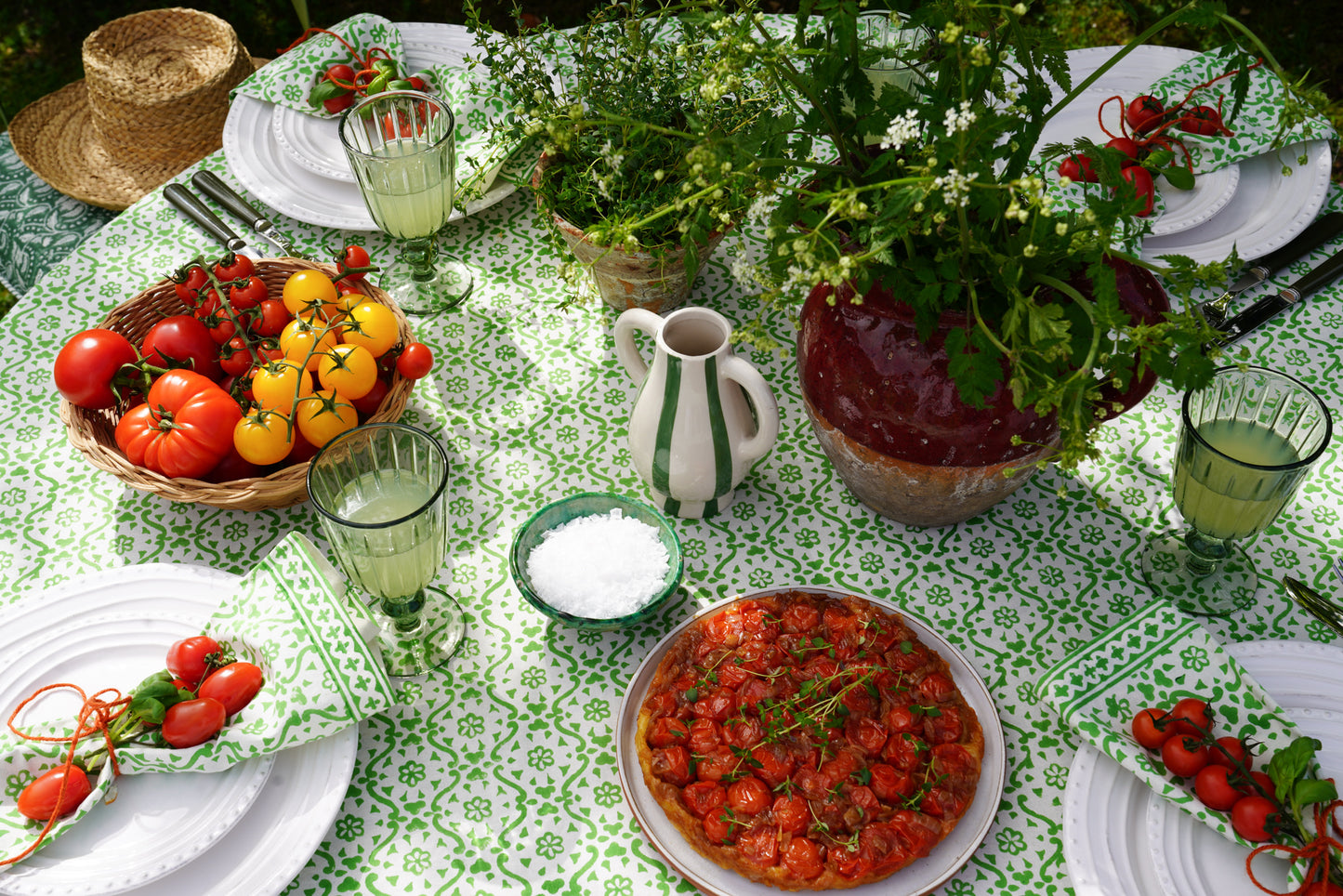 GREEN CHELSEA BLOOM TABLECLOTH