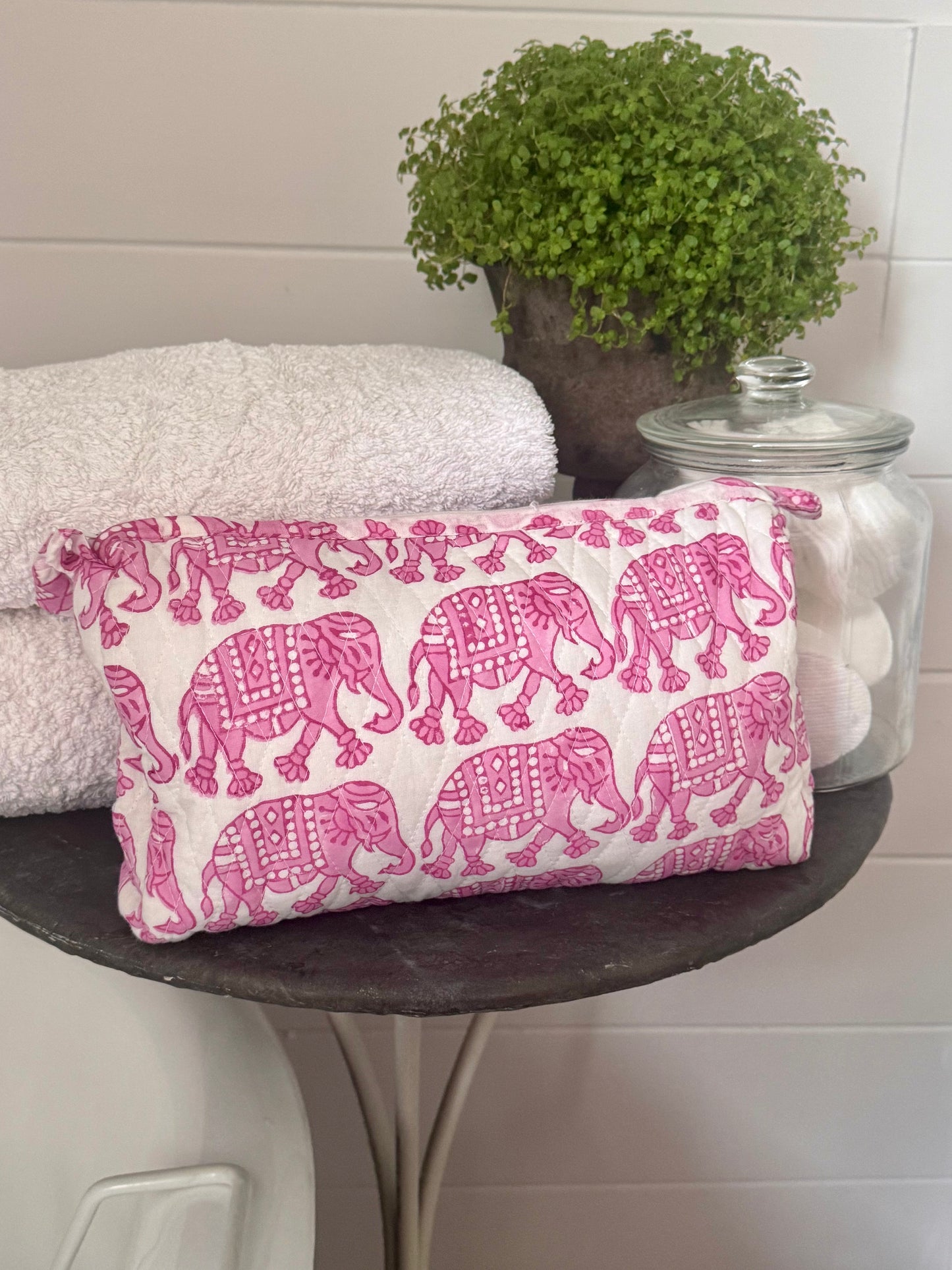 GIANT PINK ELEPHANT WASH BAG