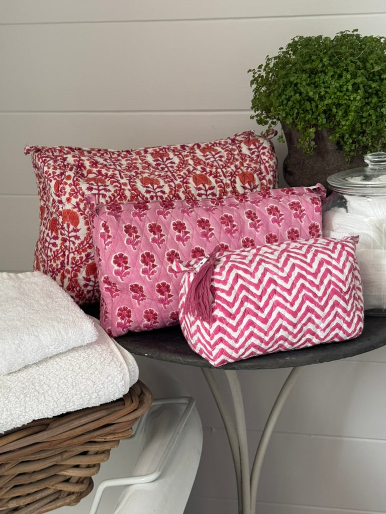 GIANT PINK AND ORANGE TRELLIS WASH BAG