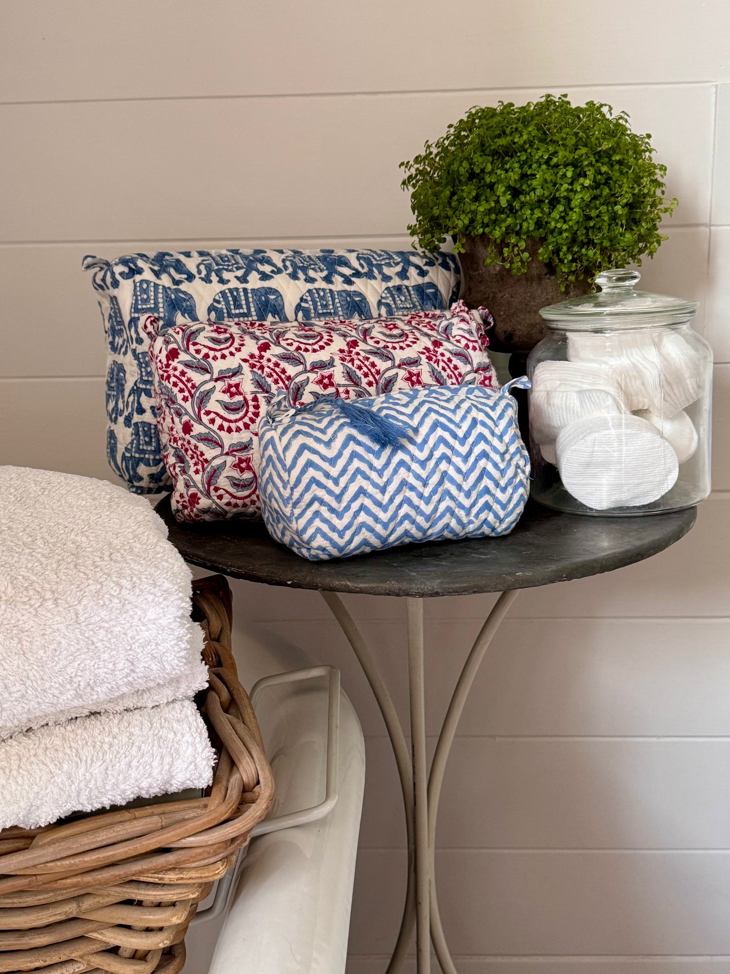RASPBERRY AND BLUE REVERSE FLORAL MAKEUP BAG