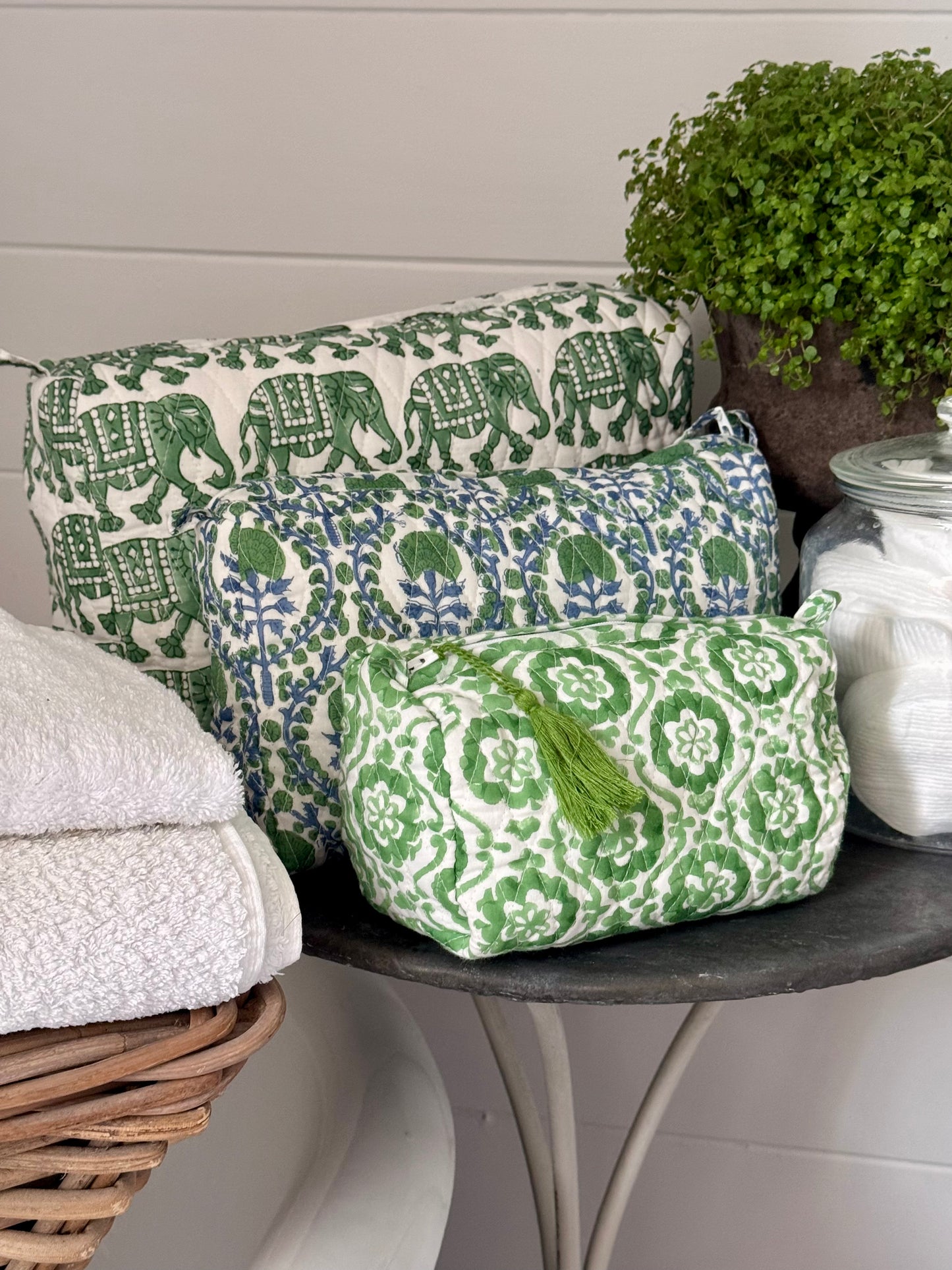 GIANT GREEN ELEPHANT WASH BAG