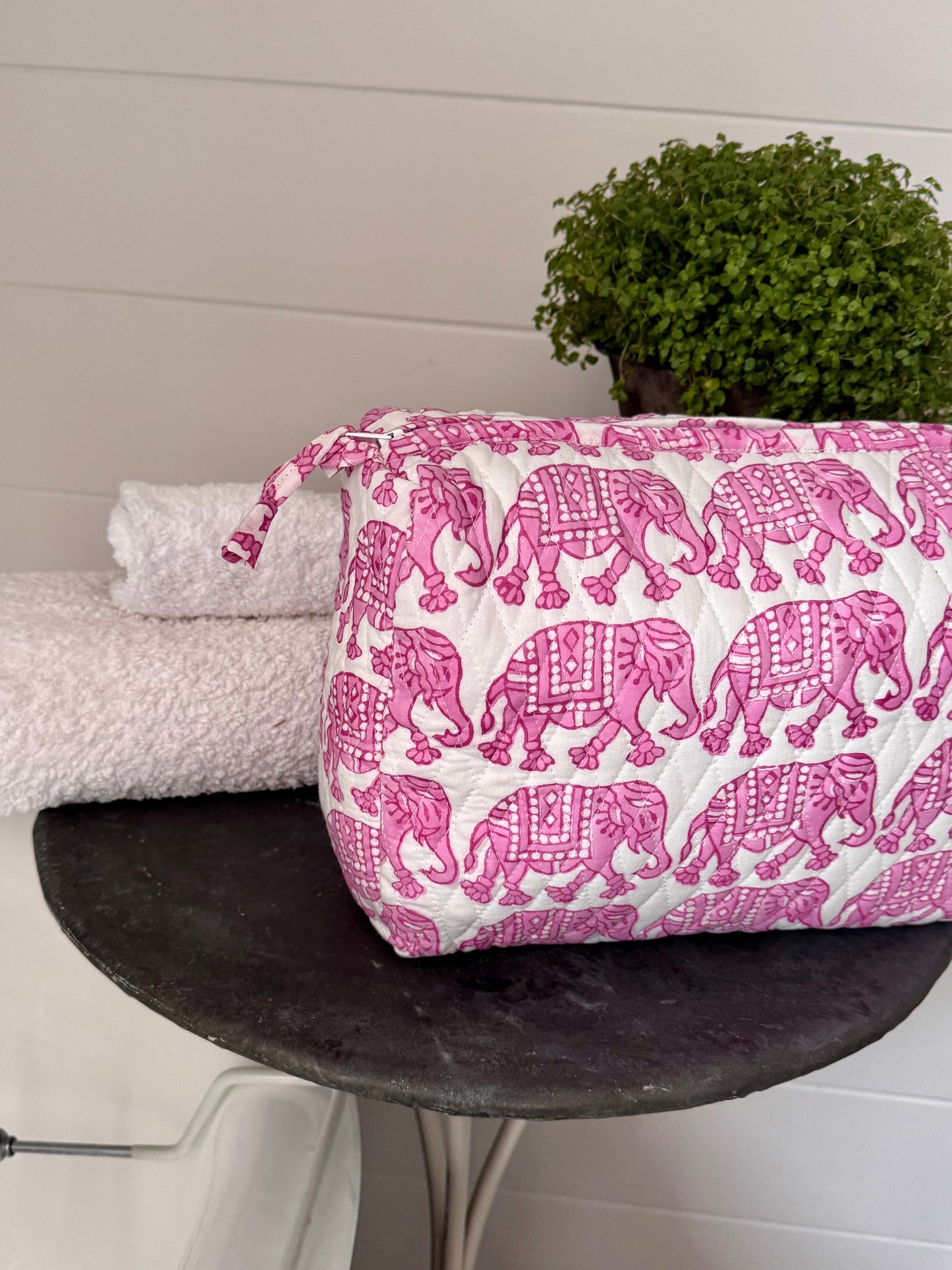 GIANT PINK ELEPHANT WASH BAG