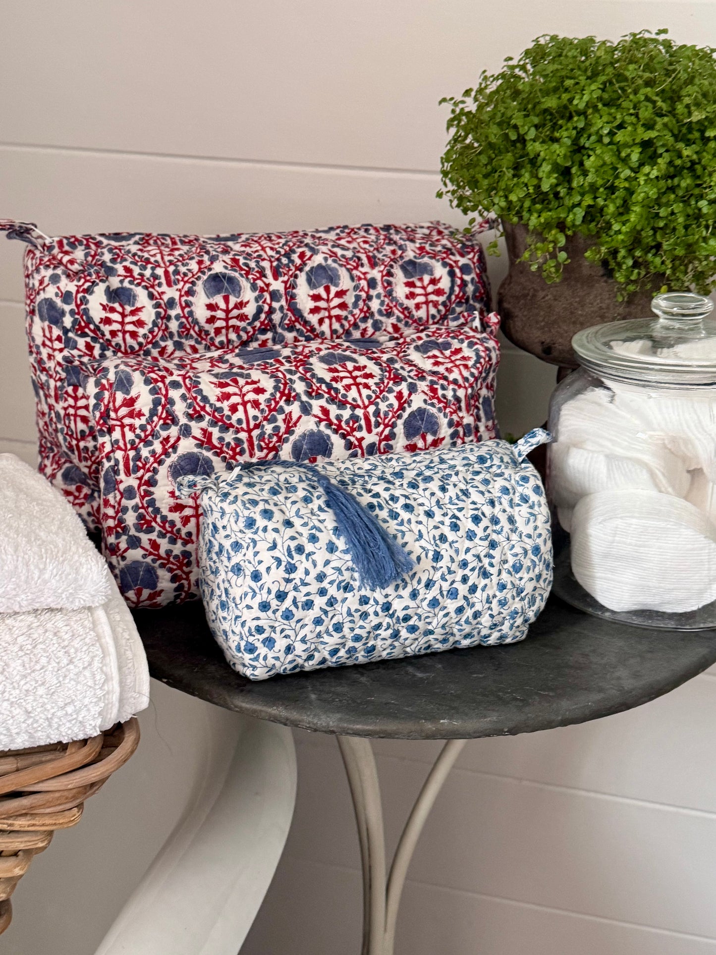 GIANT BLUE AND RASPBERRY TRELLIS WASH BAG