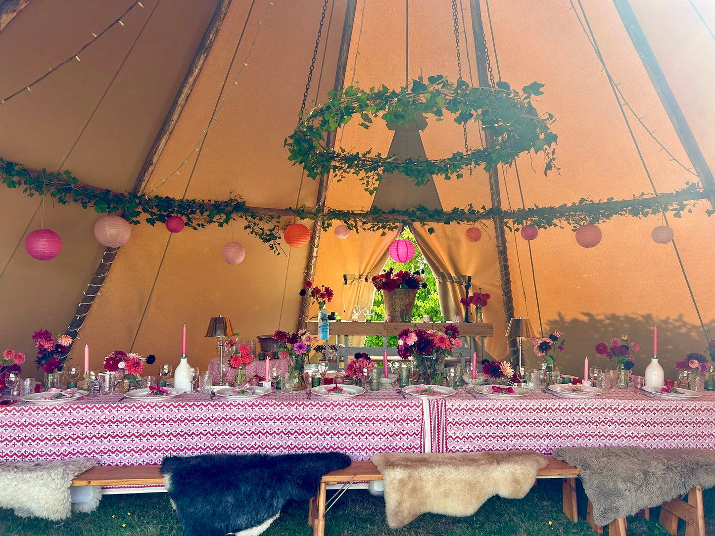 PINK ZIG ZAG TABLECLOTH
