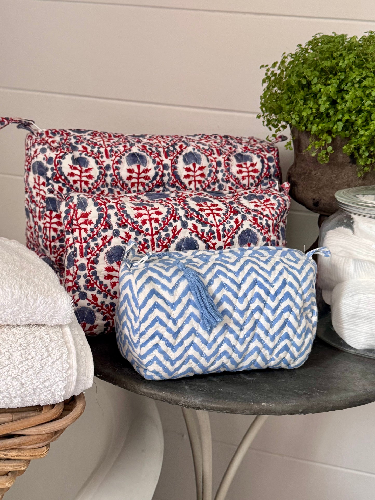 GIANT BLUE AND RASPBERRY TRELLIS WASH BAG