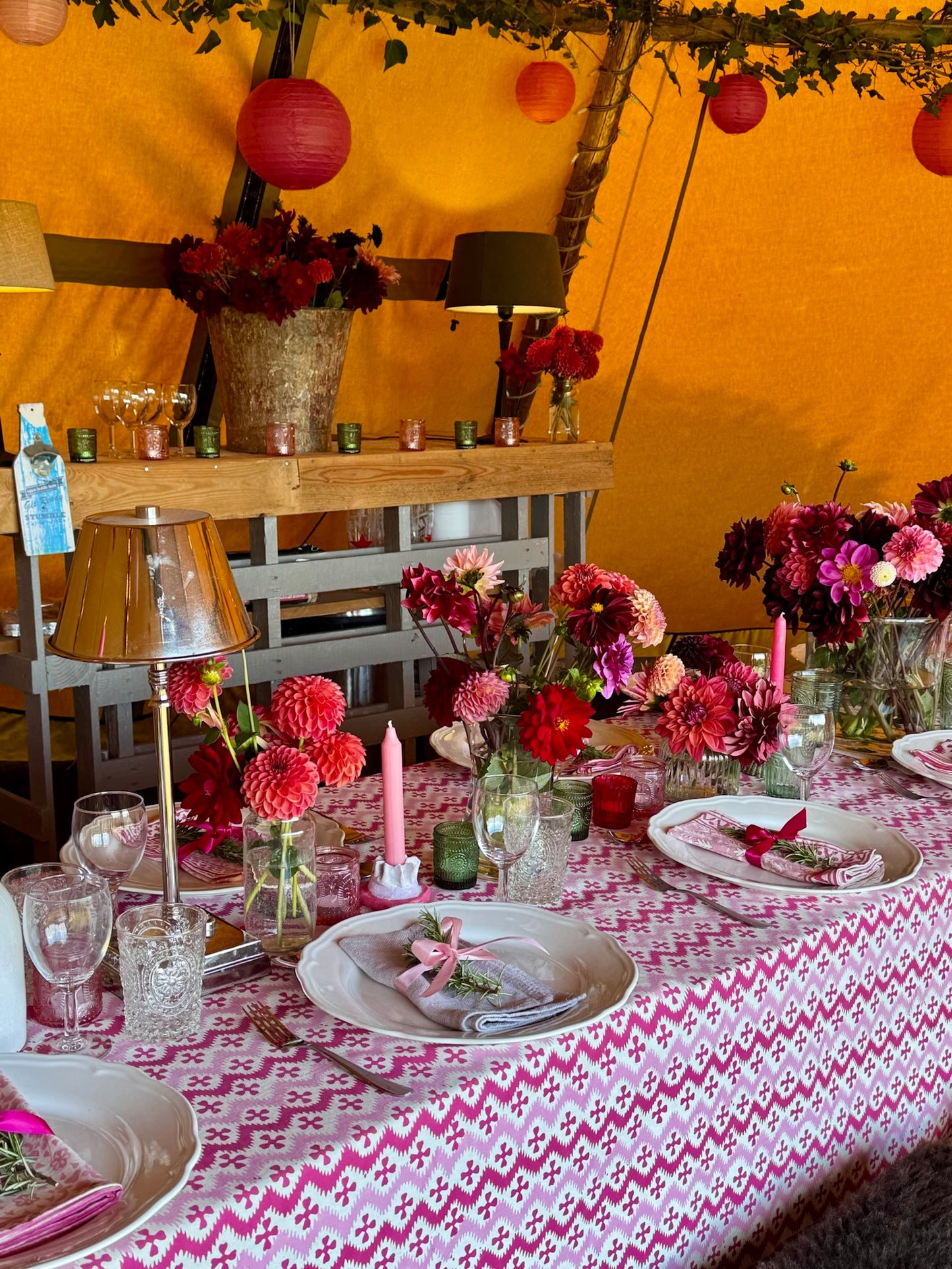 PINK ZIG ZAG TABLECLOTH