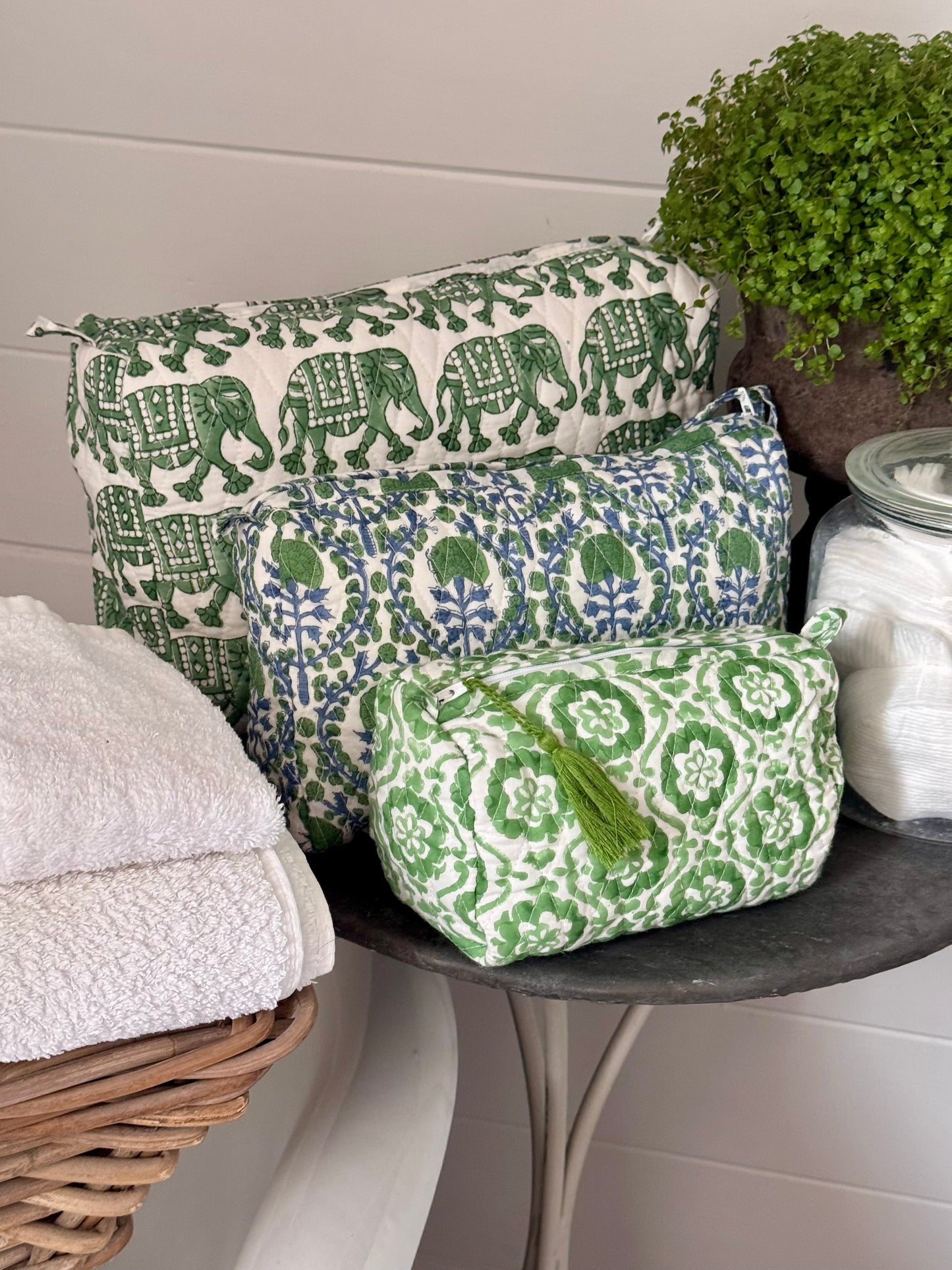 GIANT GREEN ELEPHANT WASH BAG