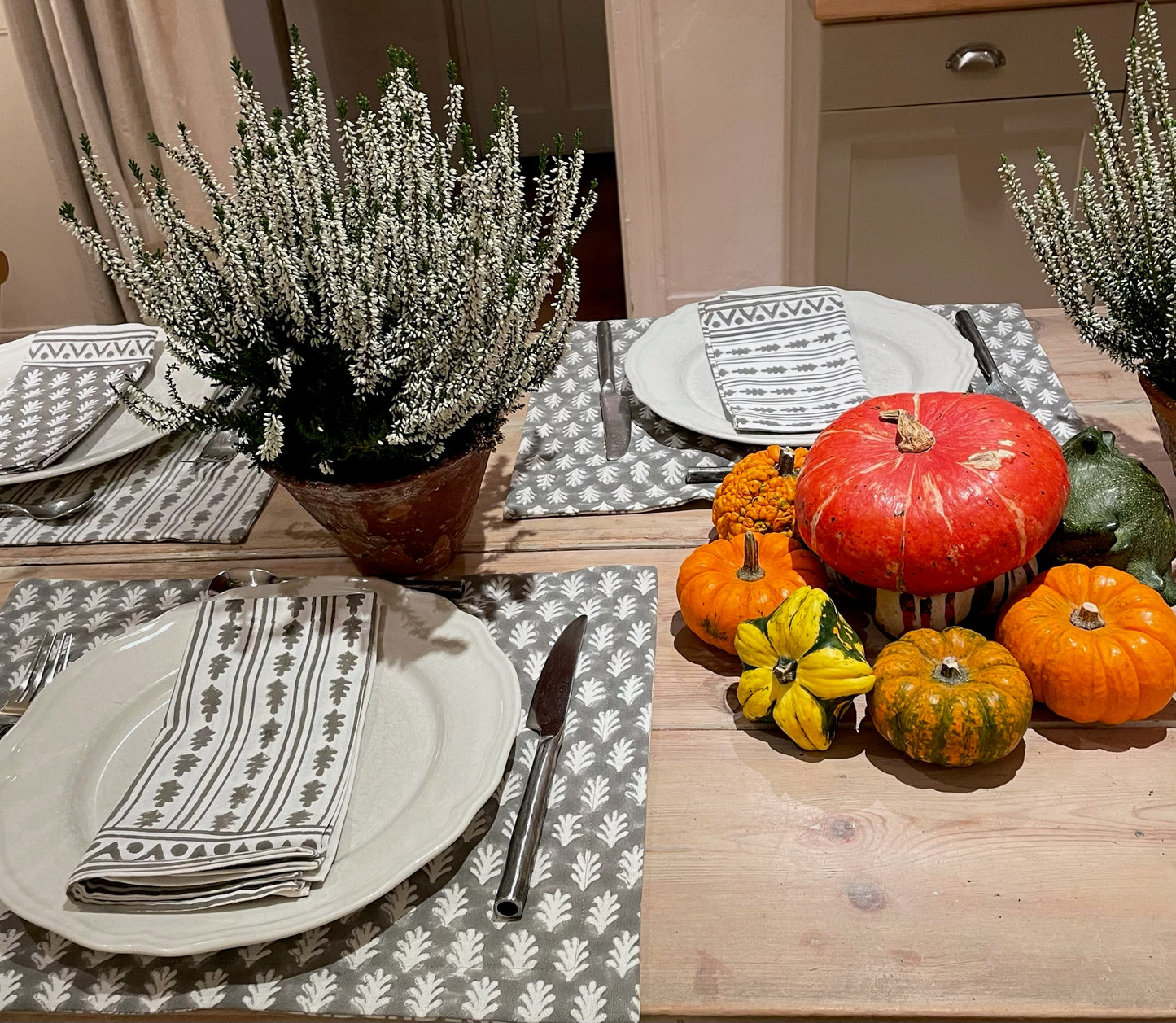 PUTTY ACORN TABLECLOTH