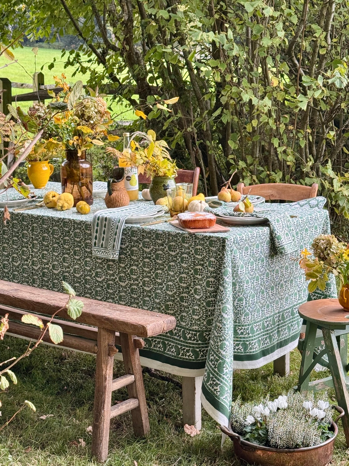 GREEN TRELLIS TABLECLOTH