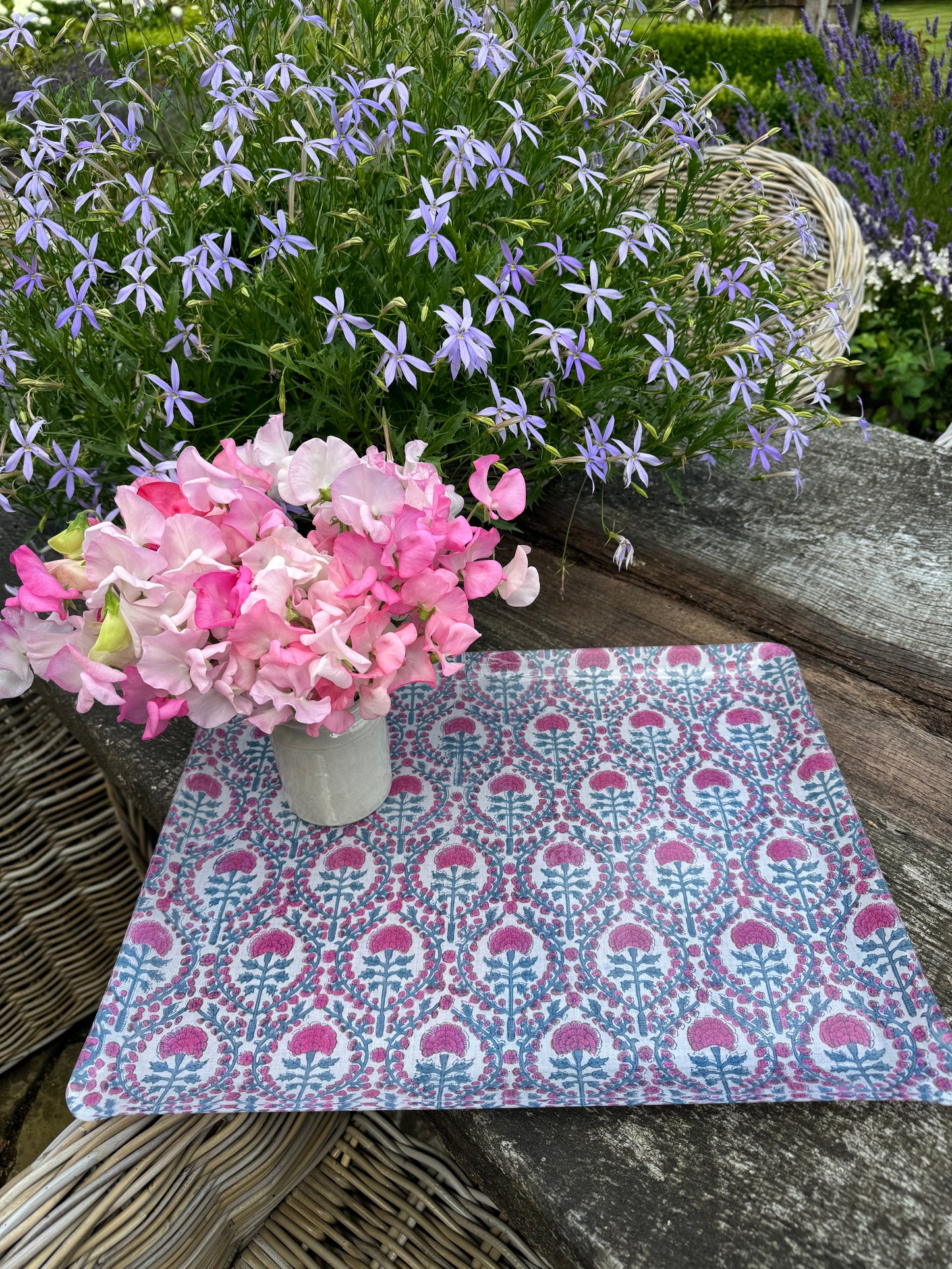 LARGE PINK AND BLUE TRELLIS ACORN TRAY