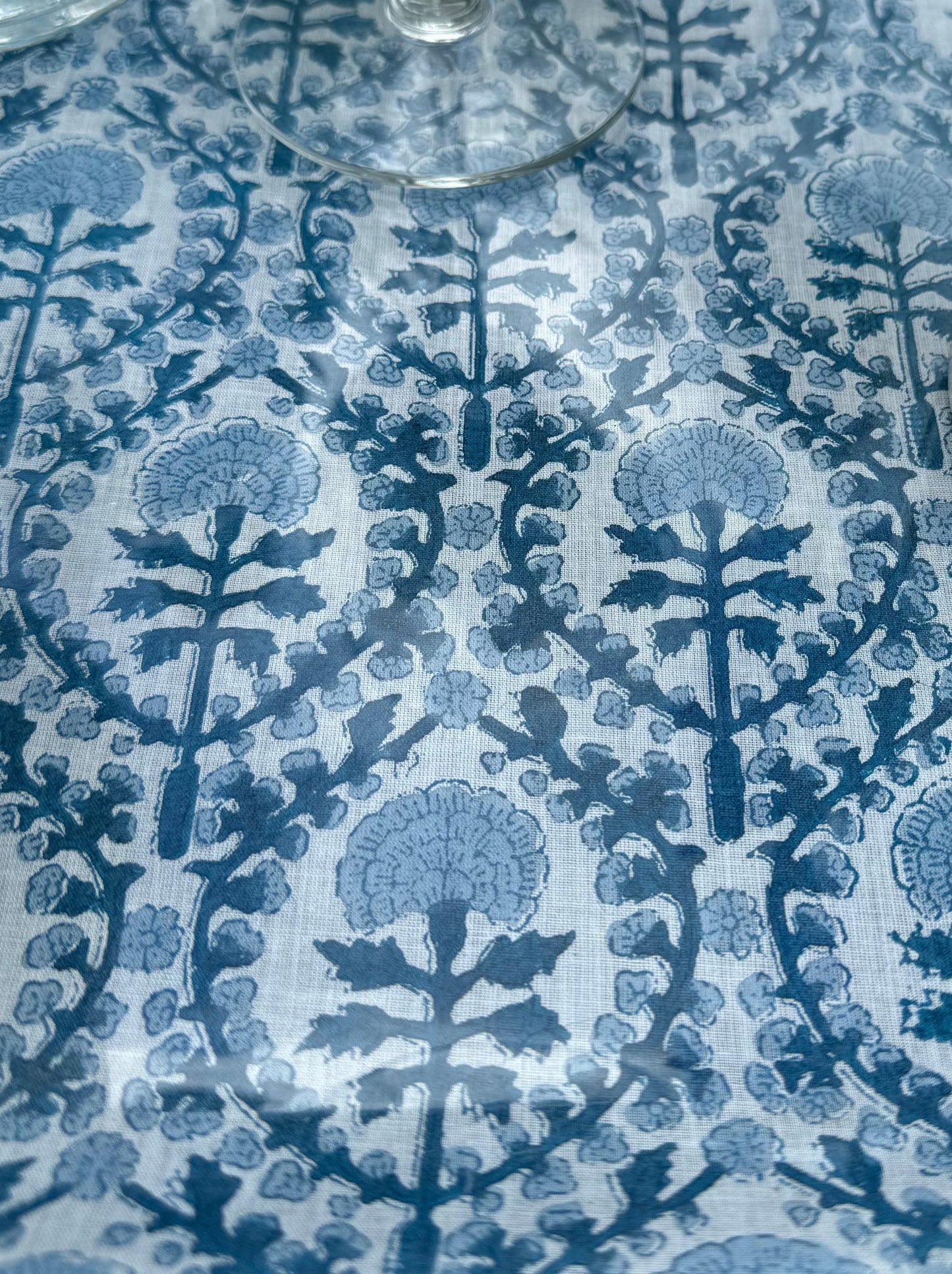 LARGE BLUE TRELLIS ACORN TRAY