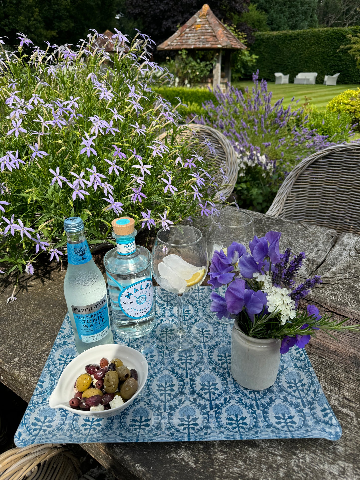 LARGE BLUE TRELLIS ACORN TRAY