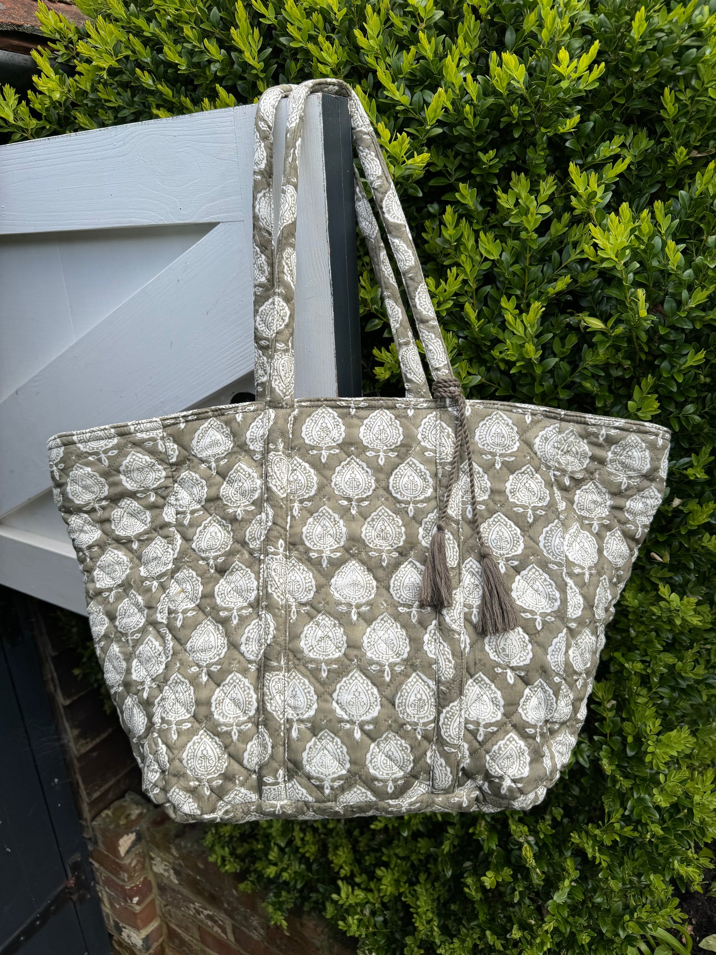 PUTTY SHIELD SHOULDER BAG