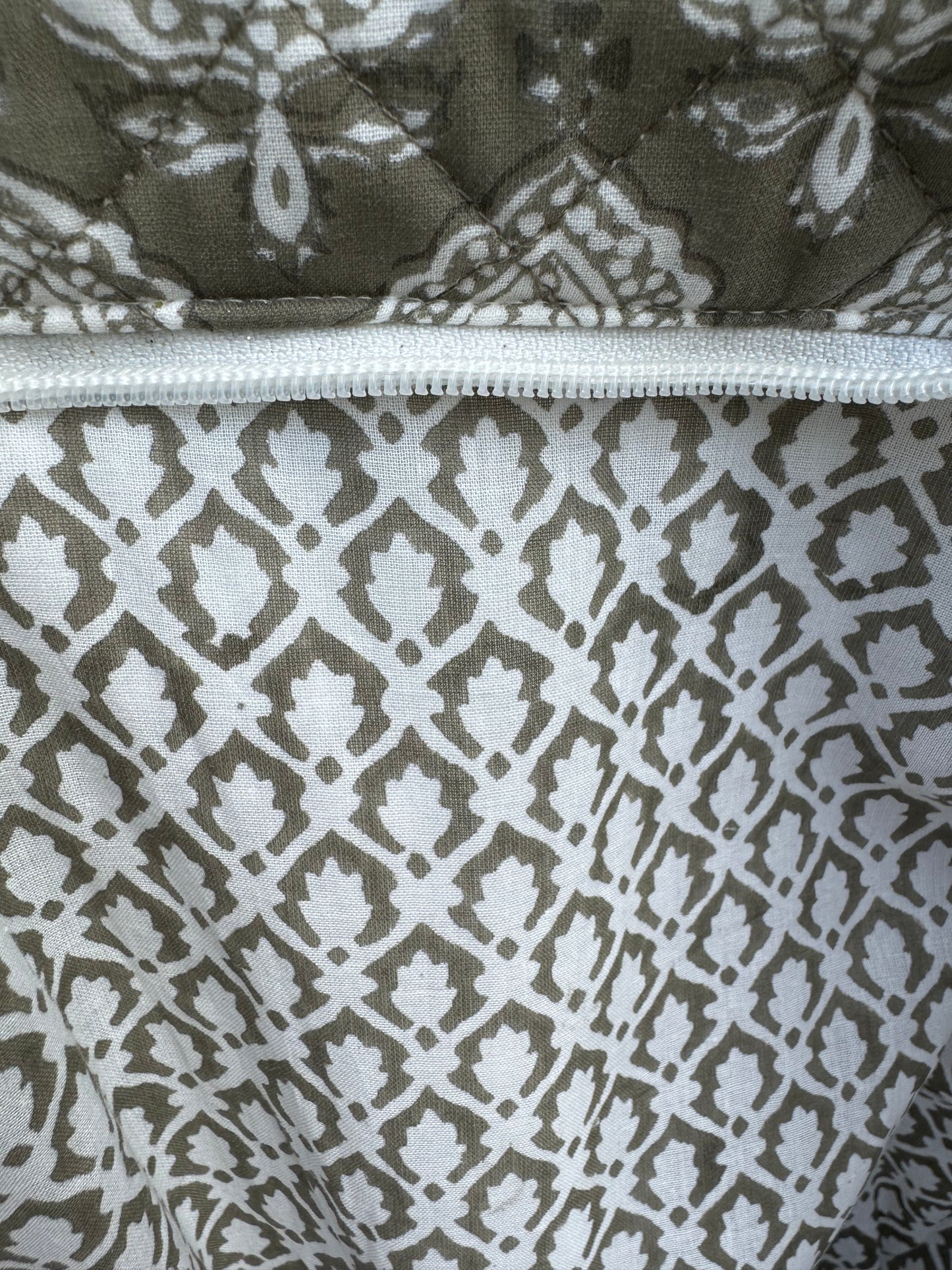 PUTTY SHIELD SHOULDER BAG