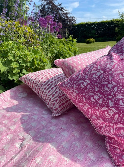PINK JELLYFISH BENCH QUILT