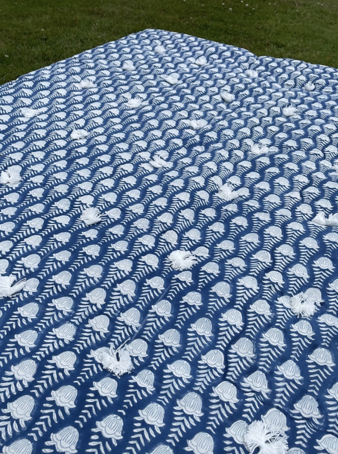 BLUE JELLYFISH BENCH QUILT