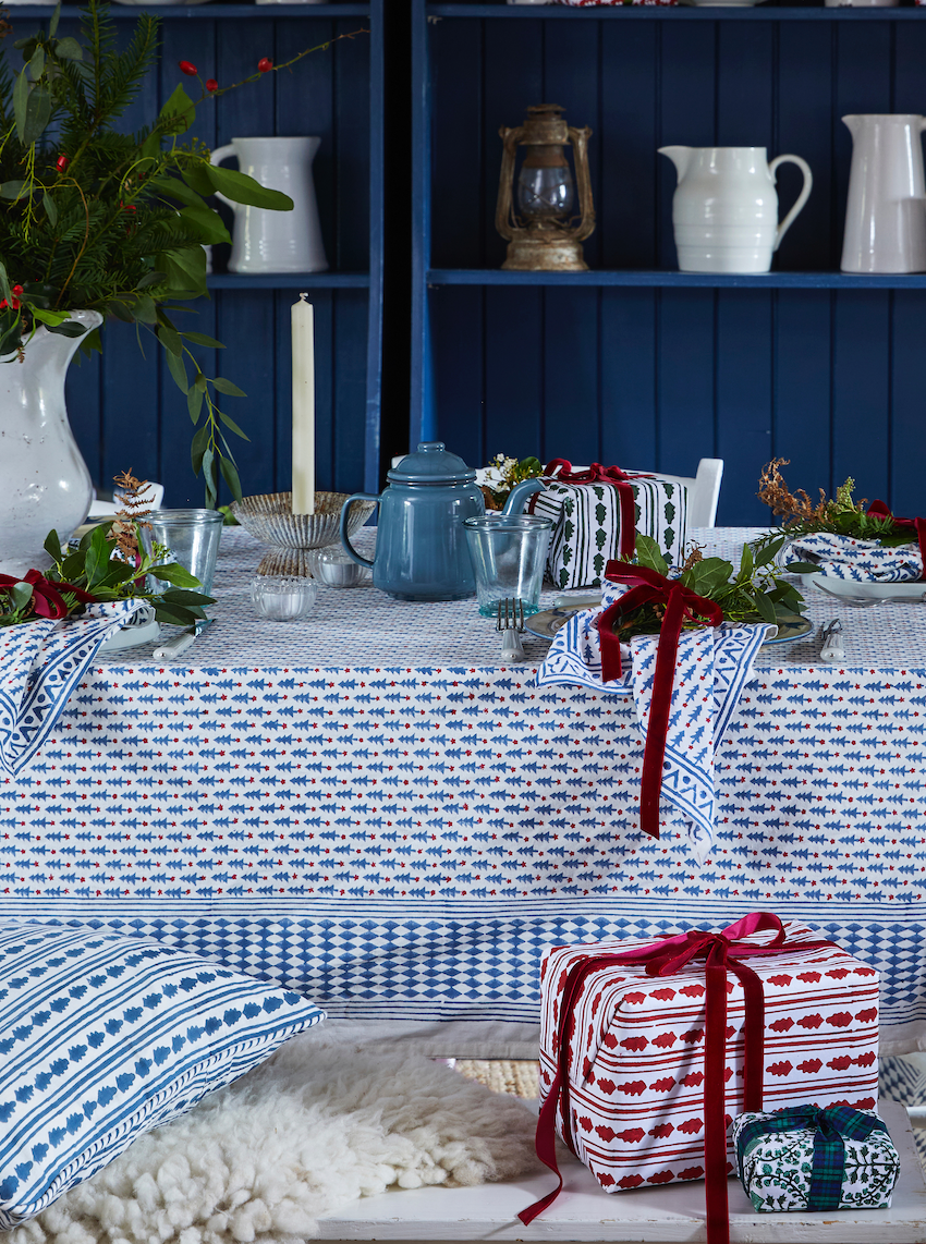 RED KAHO STRIPE WRAPPING PAPER