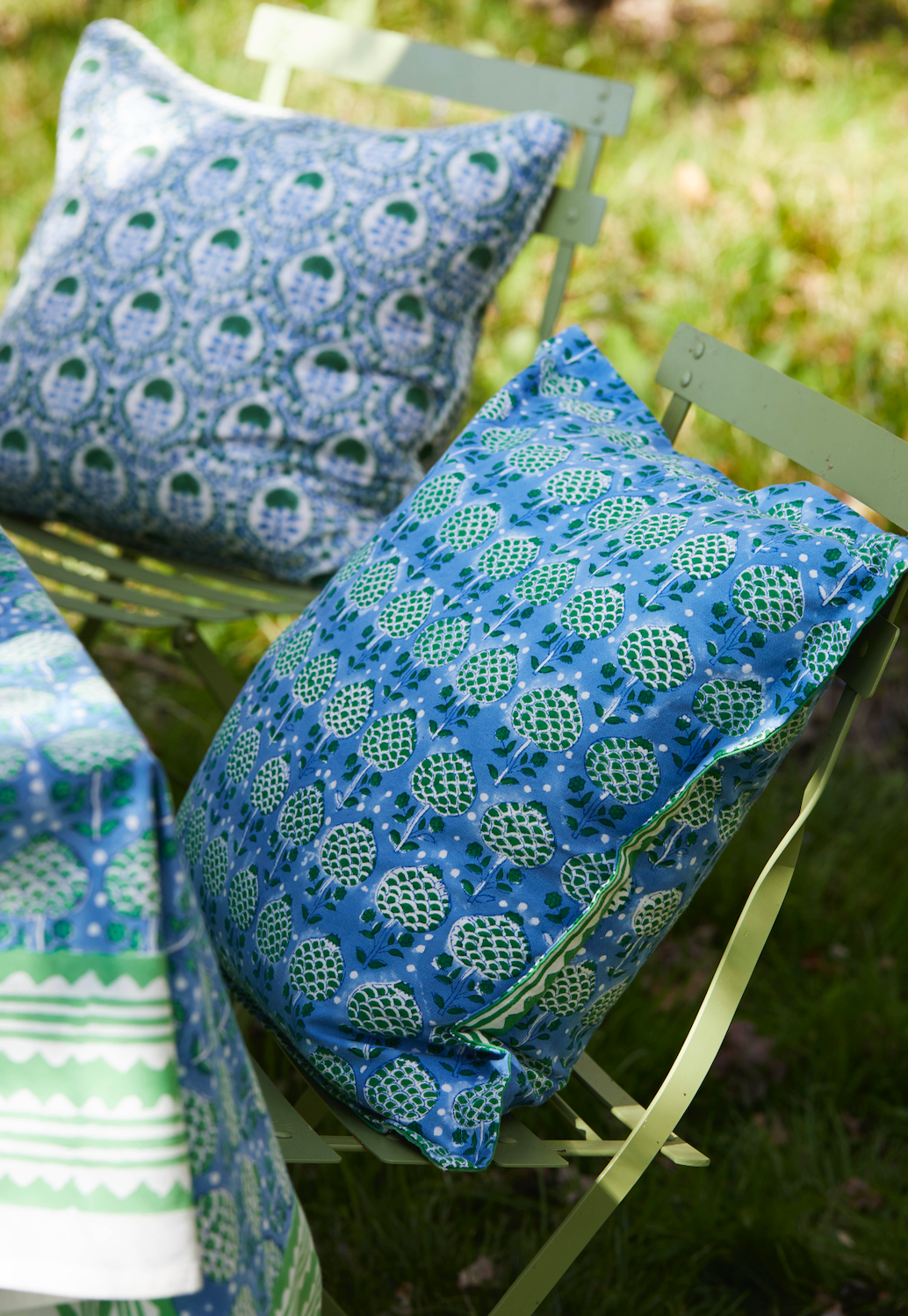 BLUE AND GREEN ARTICHOKE TABLECLOTH