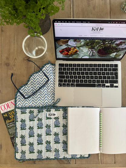 BLUE AND GREEN PINEAPPLE LAPTOP CASE WITH STRIPED BORDER