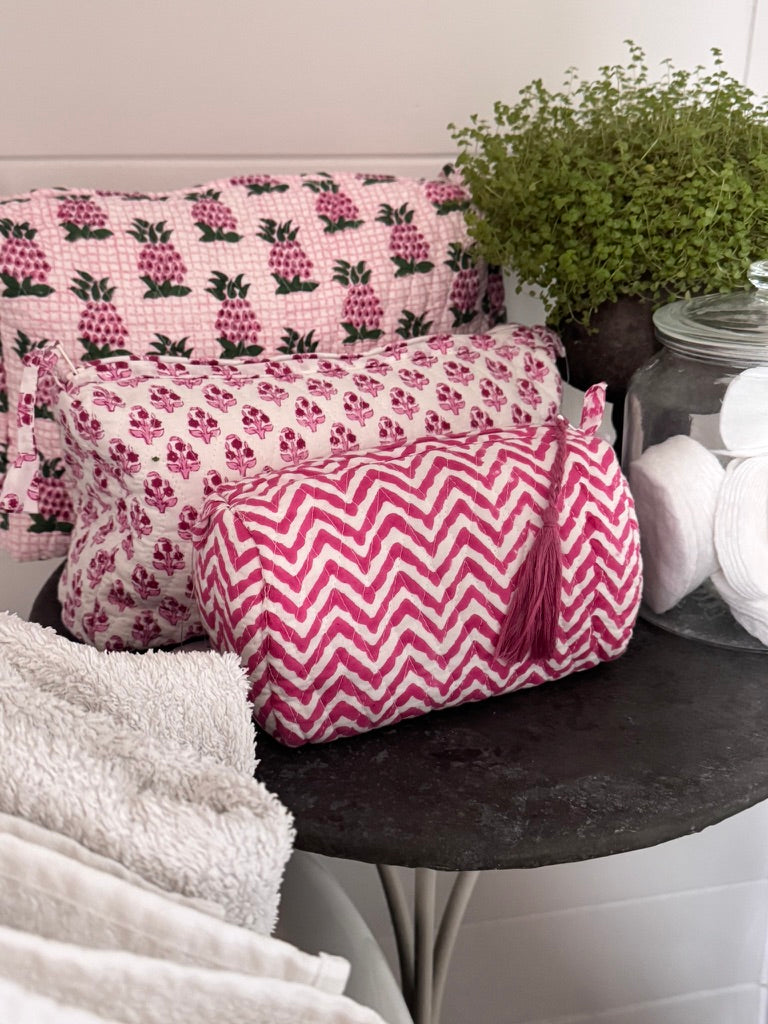 GIANT PINK AND GREEN PINEAPPLE WASHBAG