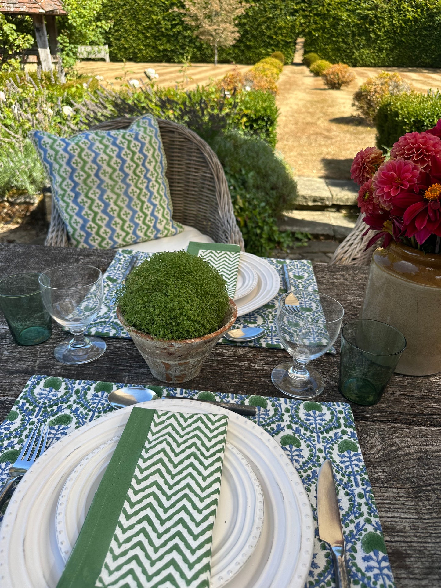 GREEN ZIG ZAG NAPKINS NEW