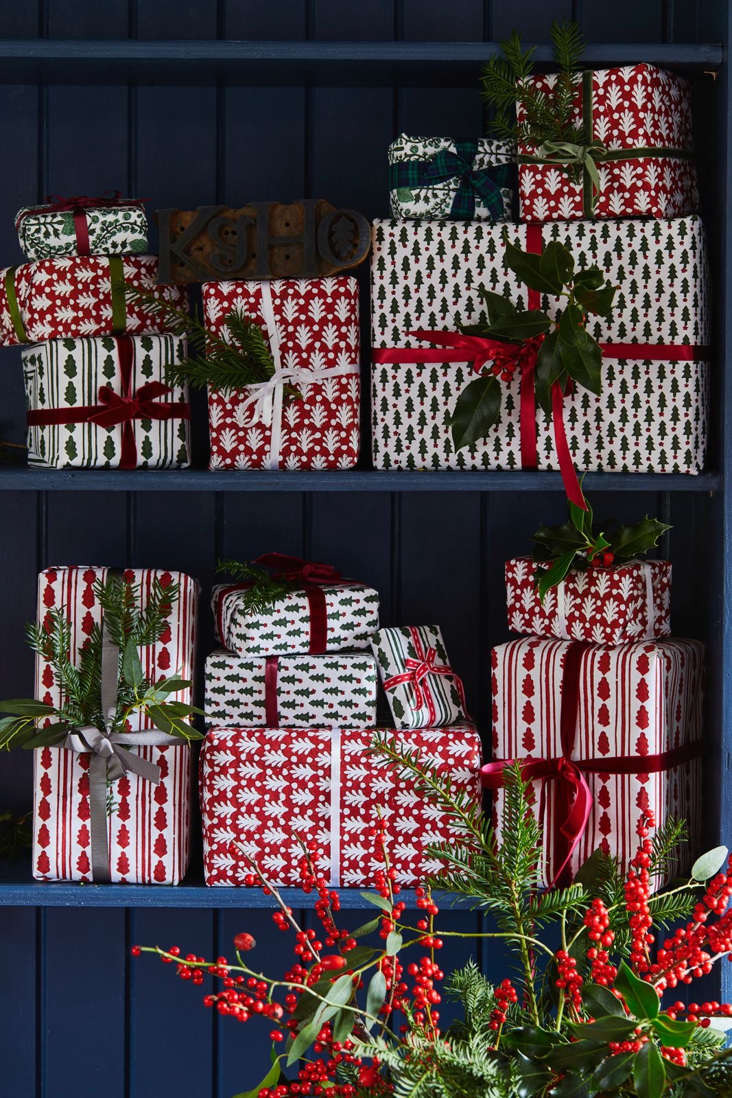 GREEN TRELLIS WRAPPING PAPER