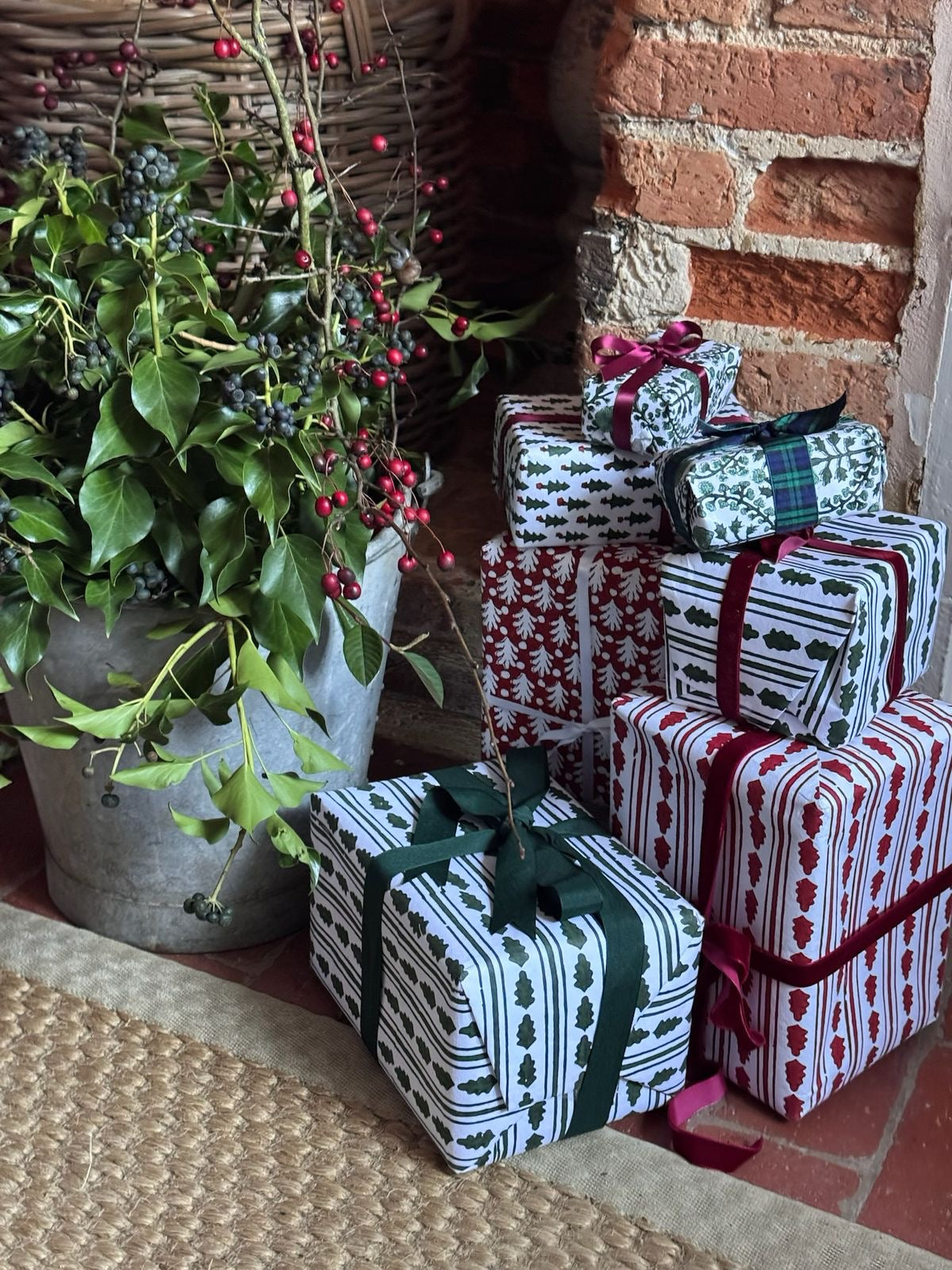 GREEN TRELLIS WRAPPING PAPER