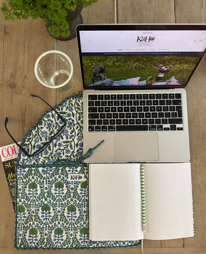 BLUE AND GREEN TRELLIS LAPTOP CASE WITH STRIPED BORDER