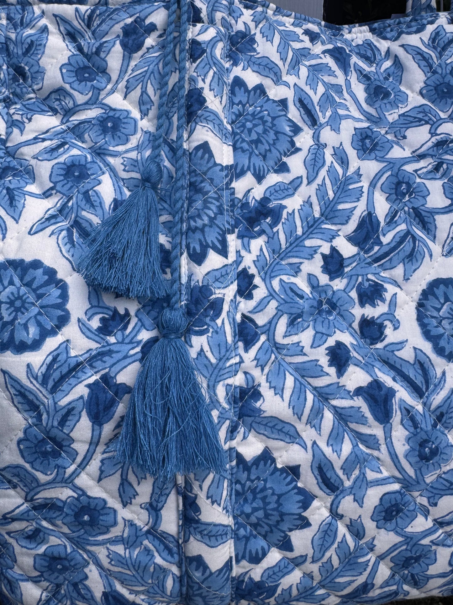 BLUE STAR FLORAL SHOULDER BAG