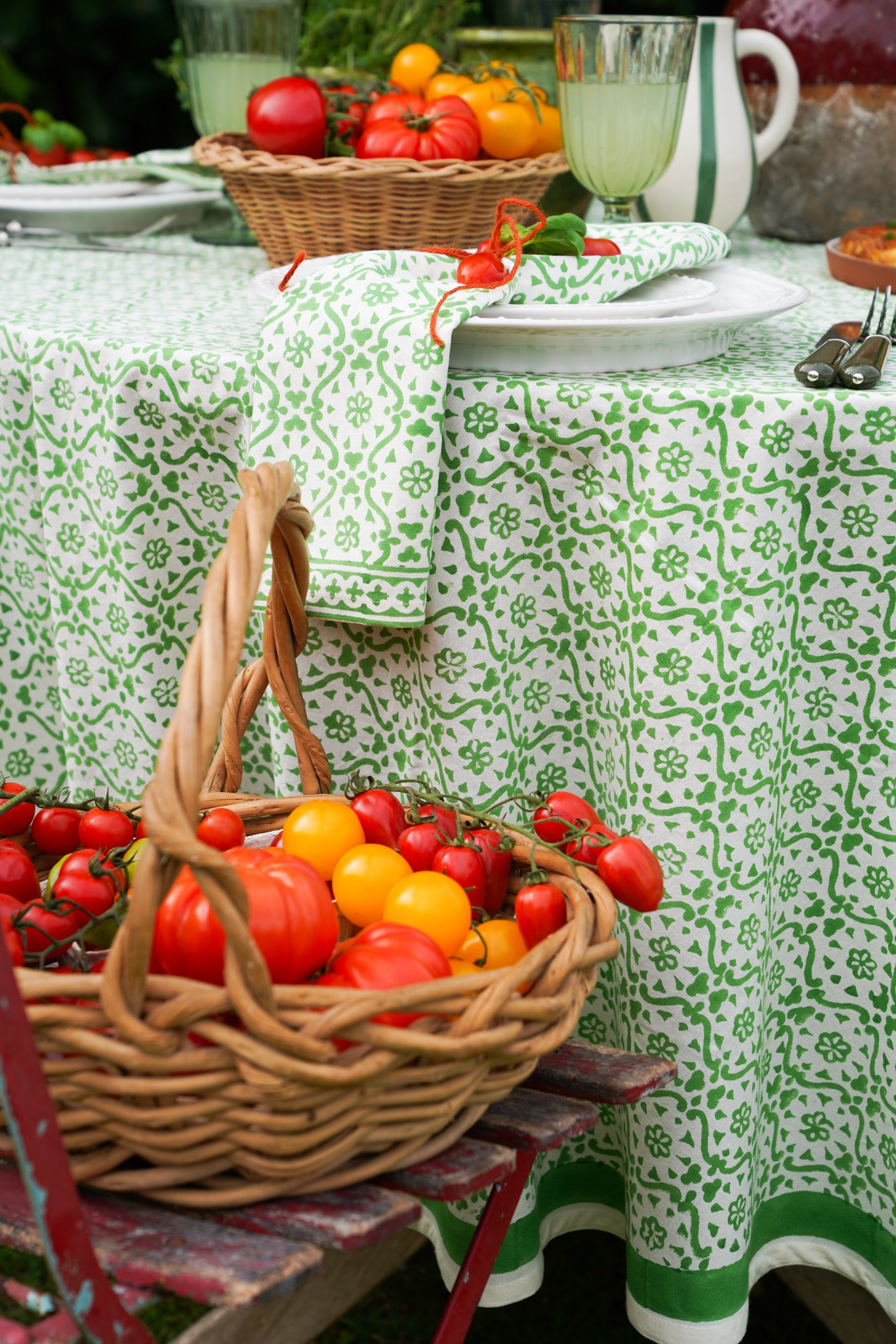 GREEN CHELSEA BLOOM TABLECLOTH