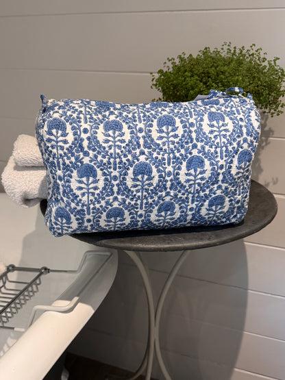 GIANT BLUE TRELLIS WASH BAG