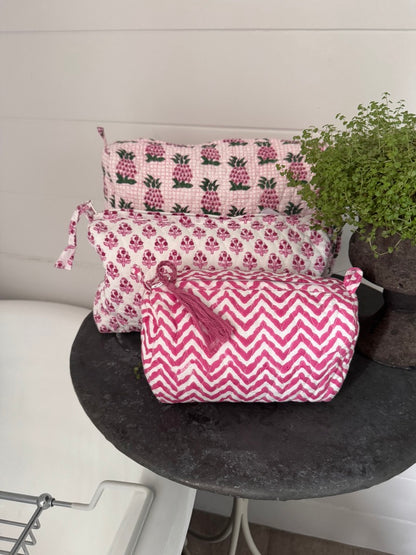 GIANT PINK AND GREEN PINEAPPLE WASHBAG