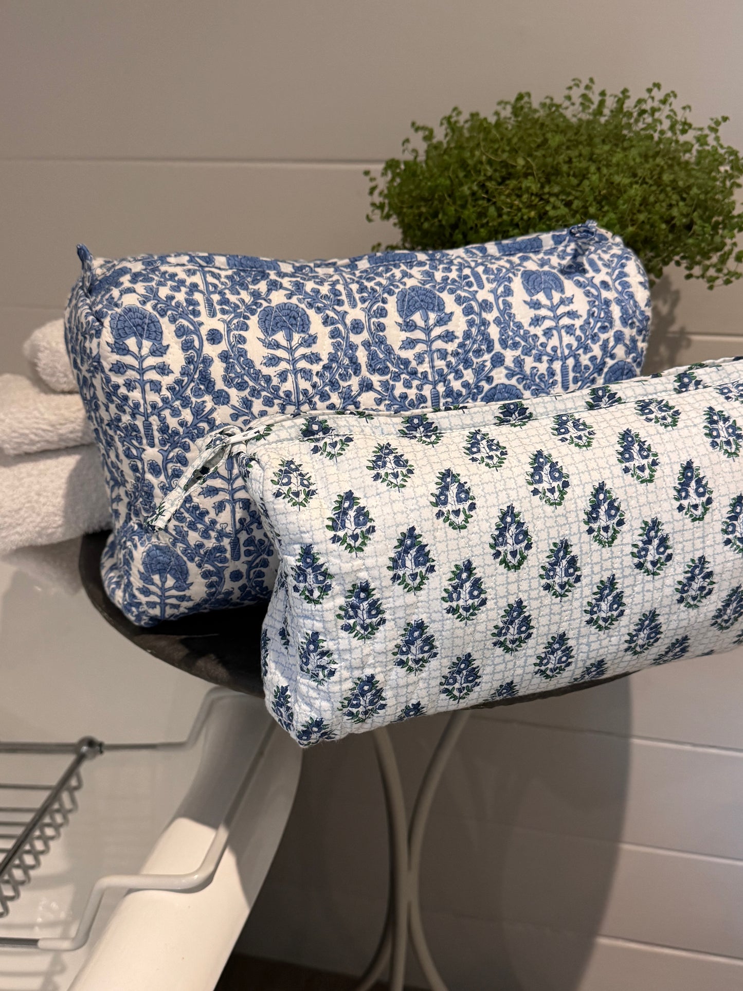 GIANT BLUE TRELLIS WASH BAG