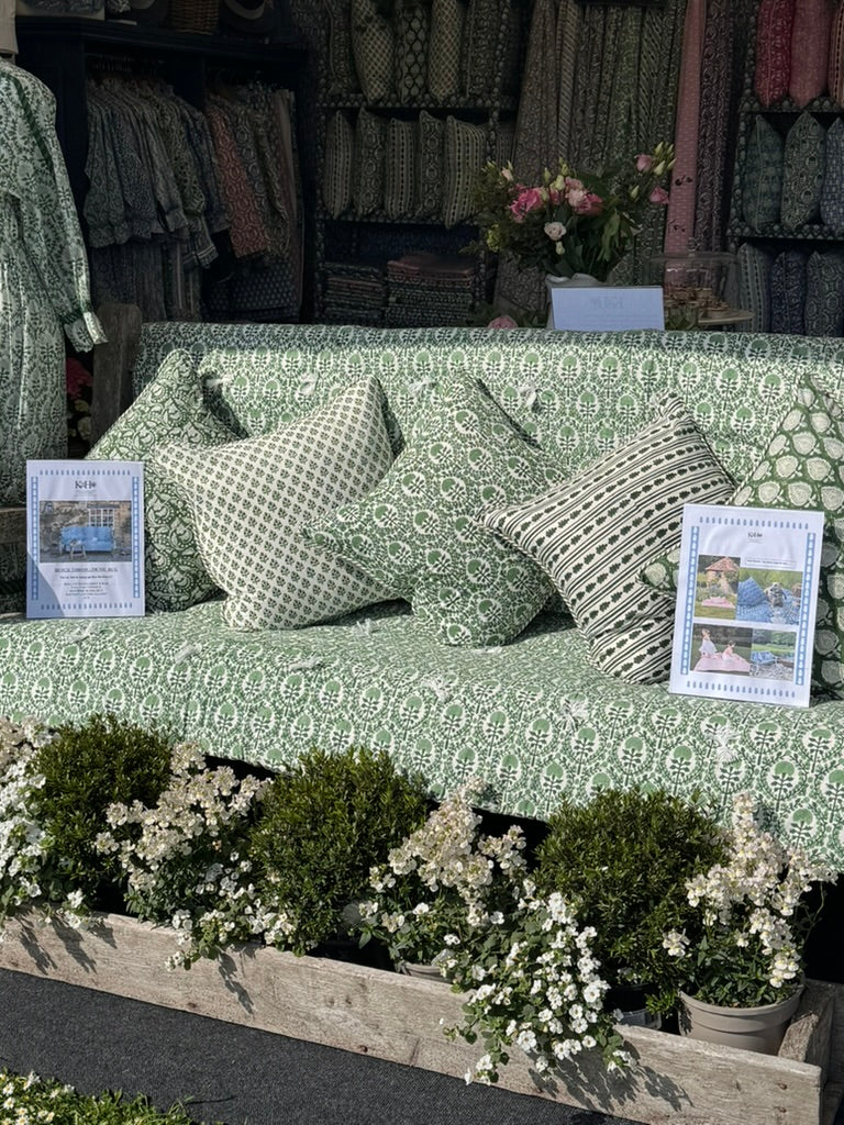 GREEN TRELLIS BENCH QUILT