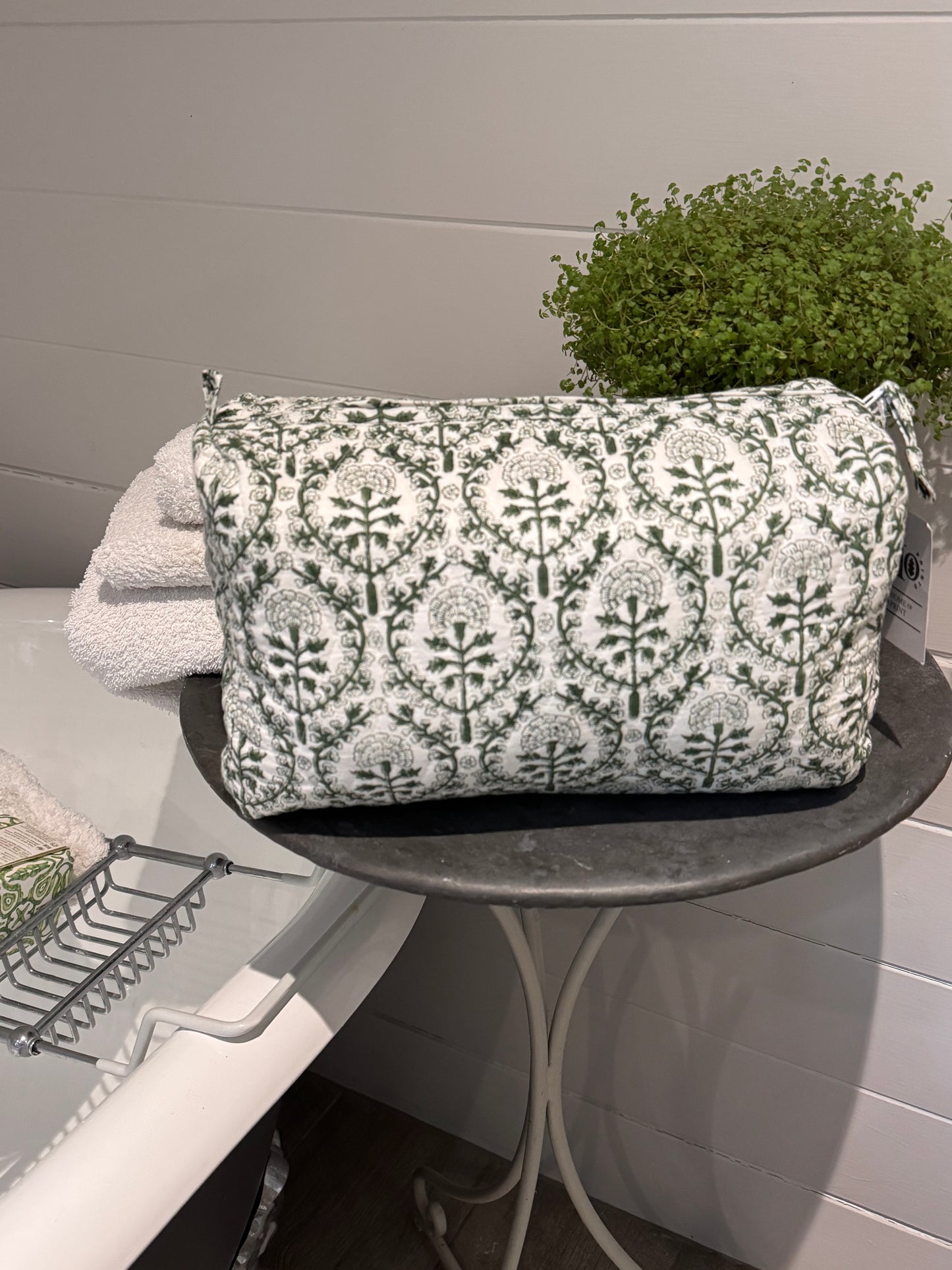 GIANT GREEN REVERSE TRELLIS WASH BAG