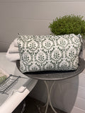 GIANT GREEN REVERSE TRELLIS WASH BAG