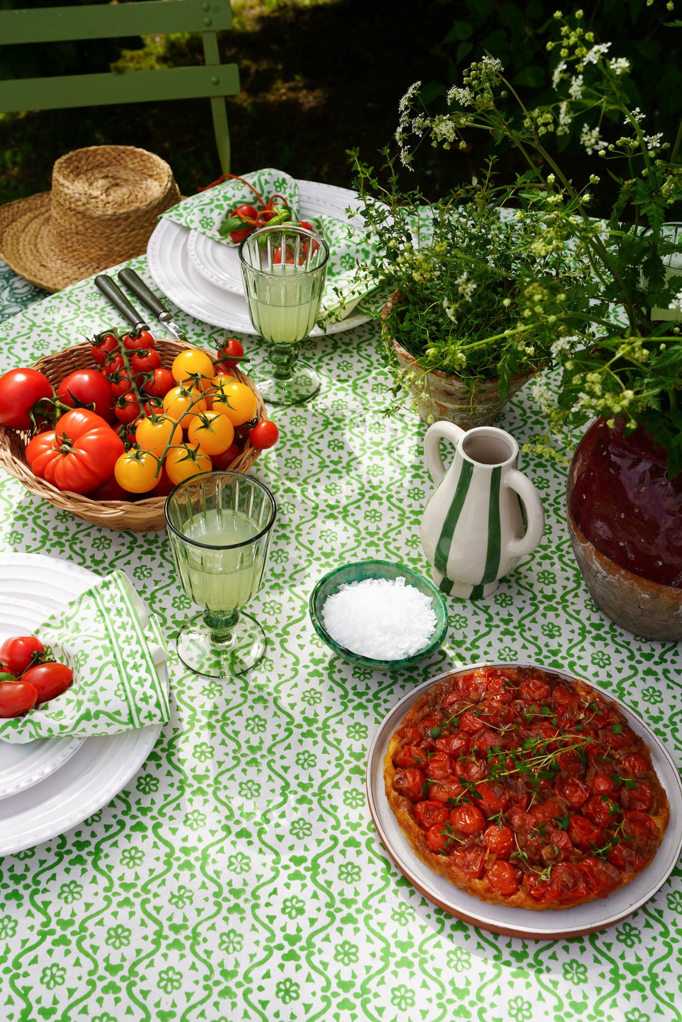 GREEN CHELSEA BLOOM TABLECLOTH