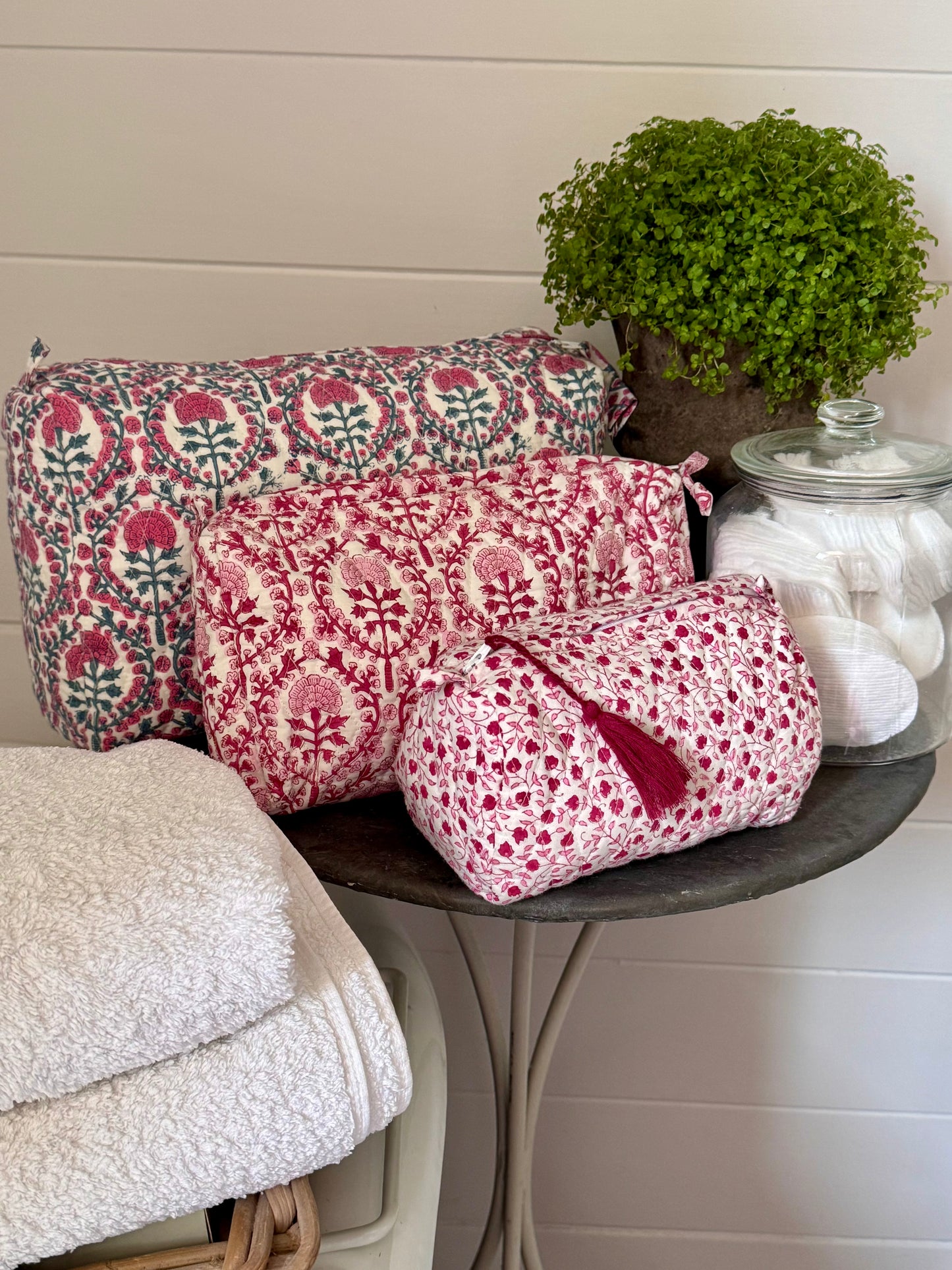 PINK TRELLIS MAKEUP BAG