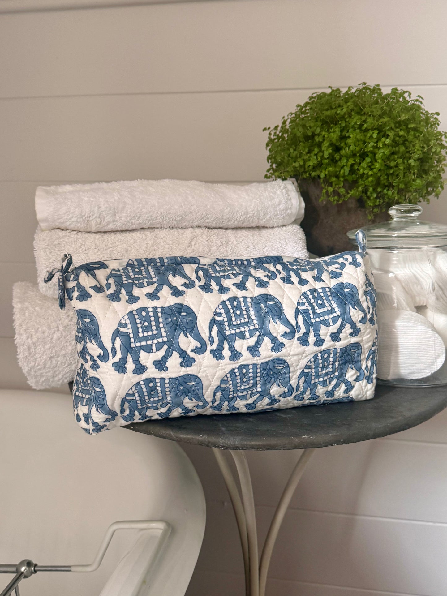 GIANT BLUE ELEPHANT WASH BAG