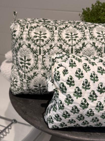 GIANT GREEN REVERSE TRELLIS WASH BAG