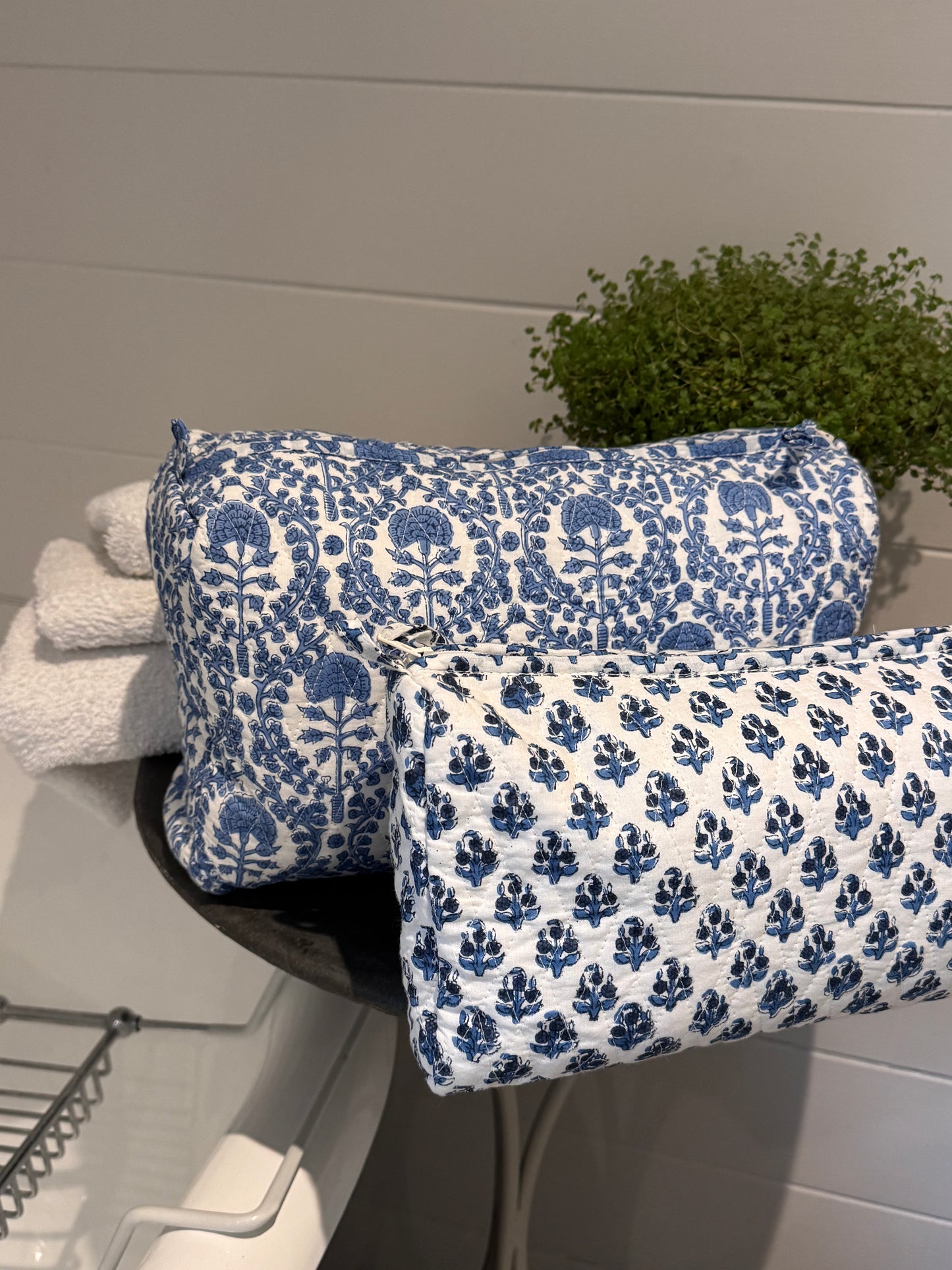 GIANT BLUE TRELLIS WASH BAG