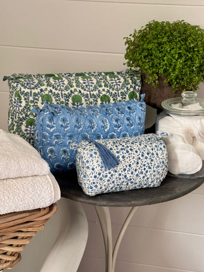GIANT BLUE AND GREEN TRELLIS WASH BAG