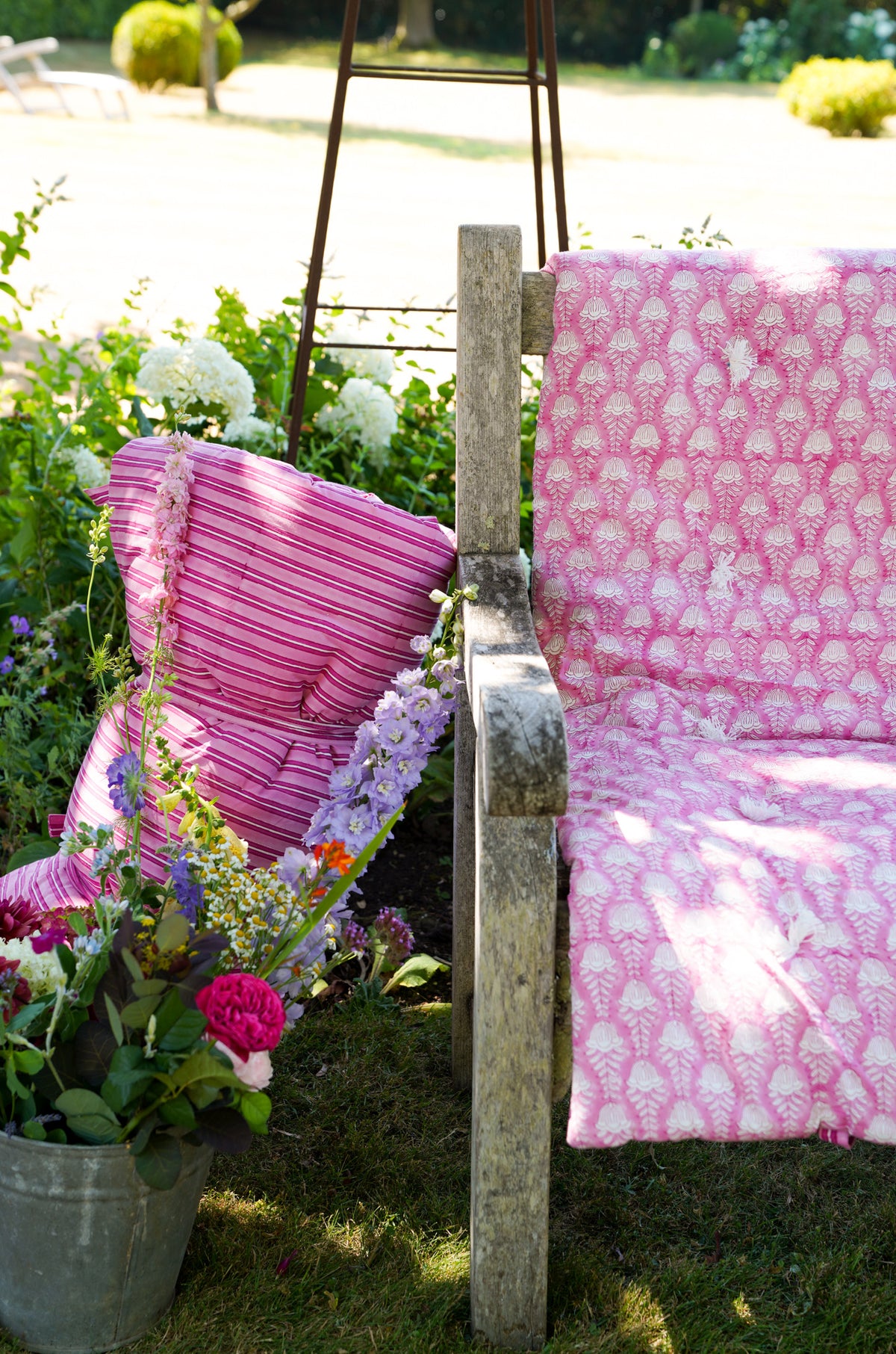 PINK JELLYFISH BENCH QUILT