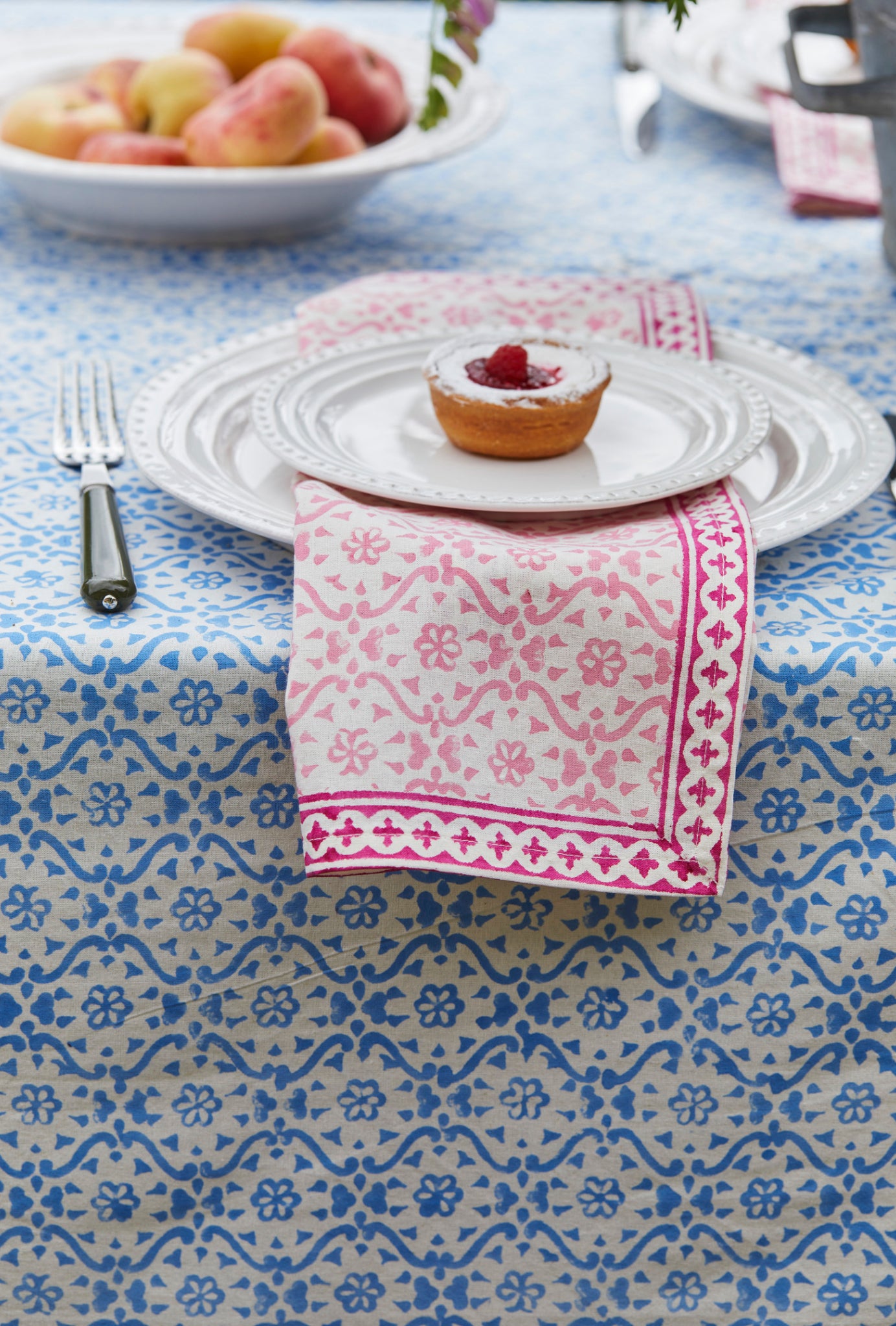 BLUE CHELSEA BLOOM TABLECLOTH