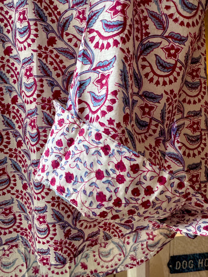 RASPBERRY AND BLUE REVERSE FLORAL