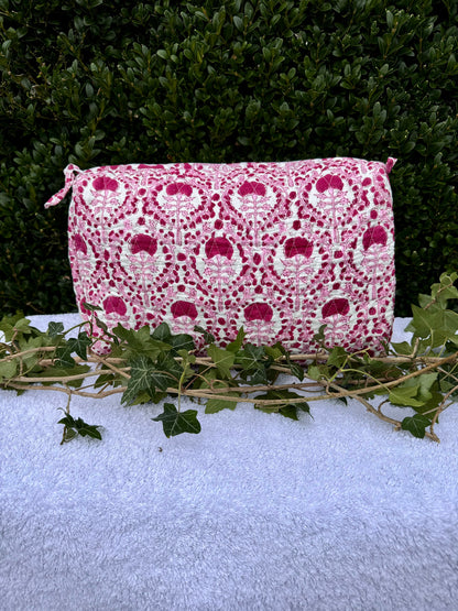 GIANT RASPBERRY TRELLIS WASH BAG