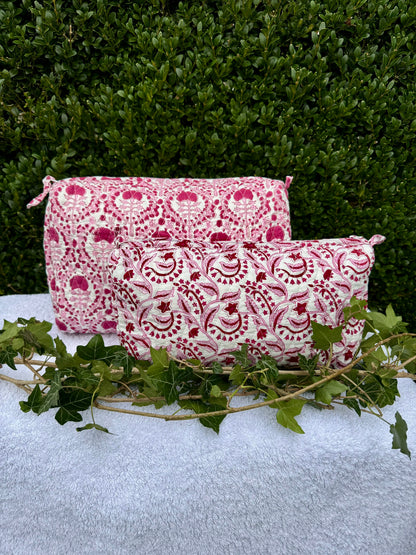 GIANT RASPBERRY TRELLIS WASH BAG